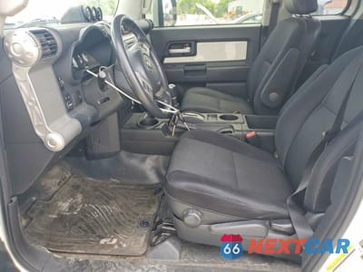 Zdjęcie 7 z 13 samochodu: 2012 TOYOTA FJ CRUISER BASE VIN:JTEBU4BF1CK139127 - miniatura