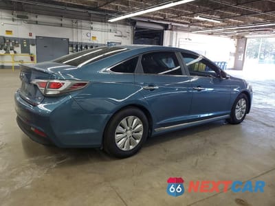 Trzecie zdjęcie samochodu z tyłu: 2016 HYUNDAI SONATA HYBRID SE VIN:KMHE24L14GA015595 - miniatura