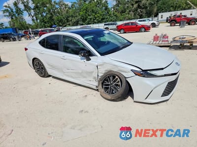 Czwarte zdjęcie samochodu z boku: 2025 TOYOTA CAMRY XLE VIN:4T1DAACK7SU631501 - miniatura