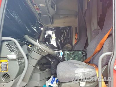 Piąte zdjęcie samochodu w środku: 2022 VOLVO VNL SEMI TRUCK VIN:4V4NC9EH1NN299528 - miniatura