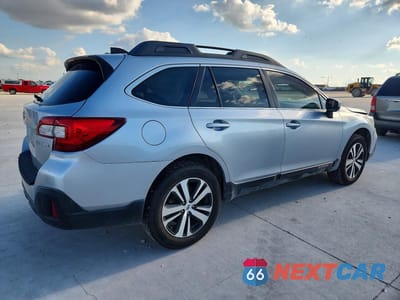 Trzecie zdjęcie samochodu z tyłu: 2019 SUBARU OUTBACK 2.5I LIMITED VIN:4S4BSANC4K3273838 - miniatura