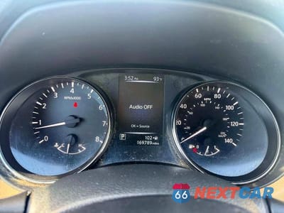Zdjęcie 8 z 10 samochodu: 2017 NISSAN ROGUE SV VIN:5N1AT2MV8HC817543 - miniatura