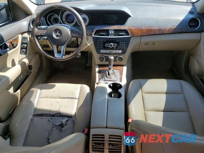 Zdjęcie 8 z 12 samochodu: 2013 MERCEDES-BENZ C 300 4MATIC VIN:WDDGF8AB1DA881244 - miniatura