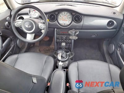 Zdjęcie 8 z 13 samochodu: 2006 MINI COOPER VIN:WMWRC33546TJ78330 - miniatura