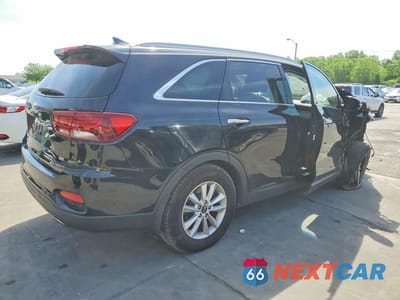 Trzecie zdjęcie samochodu z tyłu: 2019 KIA SORENTO LX VIN:5XYPG4A35KG527264 - miniatura