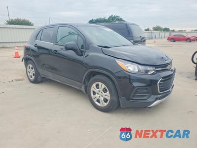 Czwarte zdjęcie samochodu z boku: 2017 CHEVROLET TRAX LS VIN:3GNCJKSBXHL284781 - miniatura