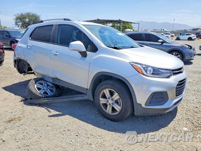 Czwarte zdjęcie samochodu z boku: 2021 CHEVROLET TRAX 1LT VIN:KL7CJLSM1MB374667 - miniatura
