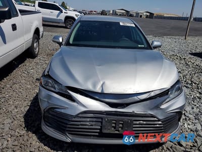 Piąte zdjęcie samochodu w środku: 2022 TOYOTA CAMRY LE VIN:4T1C31AK5NU040760 - miniatura