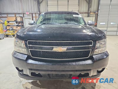 Piąte zdjęcie samochodu w środku: 2011 CHEVROLET SUBURBAN VIN:1GNSKKE38BR233955 - miniatura