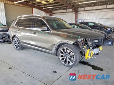 Czwarte zdjęcie samochodu z boku: 2021 BMW X7 XDRIVE40I VIN:5UXCW2C01M9E73475 - miniatura