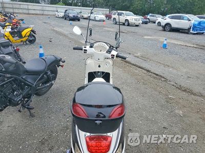 Zdjęcie 6 z 9 samochodu: 2014 TAOTAO MOPED VIN:L9NTELKF9E1000096 - miniatura