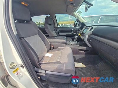 Piąte zdjęcie samochodu w środku: 2016 TOYOTA TUNDRA CREWMAX SR5 VIN:5TFEM5F13GX097087 - miniatura