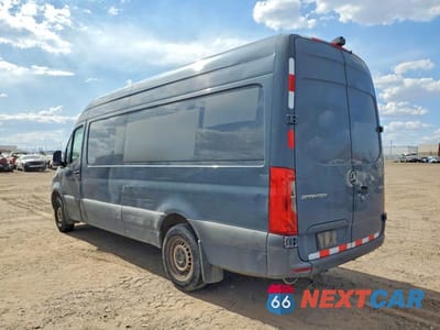 Trzecie zdjęcie samochodu z tyłu: 2019 MERCEDES BENZ SPRINTER 2500 DELIVERY VAN VIN:WD4PF1CD7KP137051 - miniatura