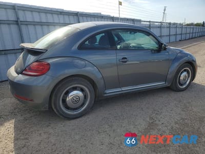 Trzecie zdjęcie samochodu z tyłu: 2017 VOLKSWAGEN BEETLE SE VIN:3VWJ17AT0HM632828 - miniatura
