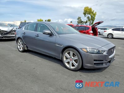 Czwarte zdjęcie samochodu z boku: 2017 JAGUAR XE PRESTIGE VIN:SAJAE4BGXHA963759 - miniatura