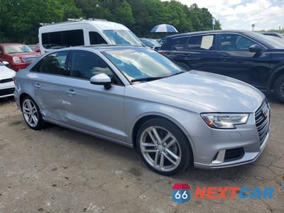 Czwarte zdjęcie samochodu z boku: 2018 AUDI A3 PREMIUM VIN:WAUAUGFF6J1094083 - miniatura