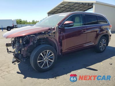 2018 TOYOTA HIGHLANDER XLE 5TDJZRFH3JS879116 - główne zdjęcie licytacji z USA - miniatura