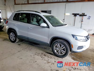 Czwarte zdjęcie samochodu z boku: 2016 VOLKSWAGEN TIGUAN S VIN:WVGAV7AXXGW601803 - miniatura