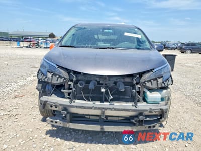 Piąte zdjęcie samochodu w środku: 2024 TOYOTA SIENNA XLE VIN:5TDYRKEC1RS215694 - miniatura