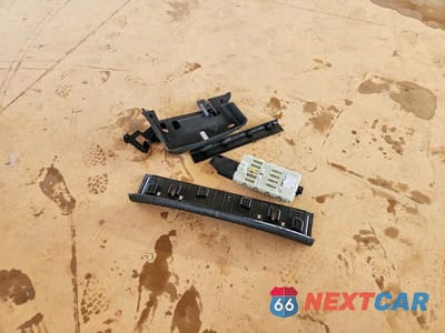 Zdjęcie 12 z 13 samochodu: 2019 BMW M550XI VIN:WBAJB9C51KB288772 - miniatura