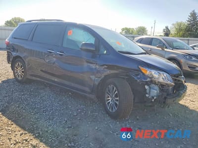 Czwarte zdjęcie samochodu z boku: 2018 TOYOTA SIENNA XLE 8-PASSENGER VIN:5TDYZ3DC0JS914357 - miniatura