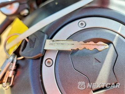 Zdjęcie 8 z 9 samochodu: 2021 HONDA CMX500 A VIN:MLHPC5659M5400537 - miniatura
