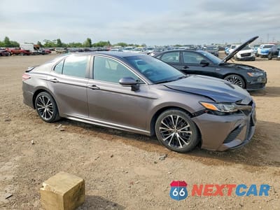 Czwarte zdjęcie samochodu z boku: 2018 TOYOTA CAMRY HYBRID SE VIN:4T1B21HK7JU003823 - miniatura