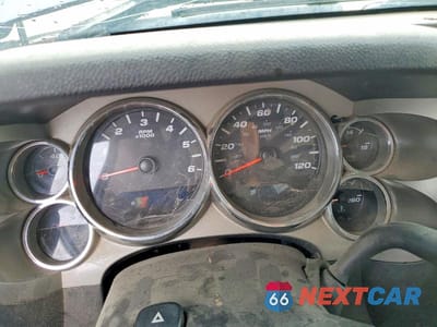 Zdjęcie 9 z 12 samochodu: 2010 GMC SIERRA K1500 SLE VIN:1GTSKVE33AZ129866 - miniatura