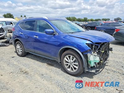 Czwarte zdjęcie samochodu z boku: 2018 NISSAN ROGUE SV VIN:KNMAT2MT6JP600185 - miniatura