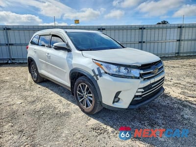 Czwarte zdjęcie samochodu z boku: 2019 TOYOTA HIGHLANDER XLE VIN:5TDJZRFH2KS926671 - miniatura