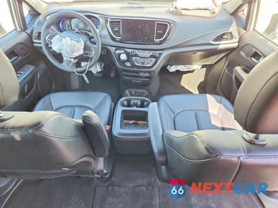 Zdjęcie 8 z 13 samochodu: 2025 CHRYSLER PACIFICA HYBRID SELECT VIN:2C4RC1S77SR507839 - miniatura