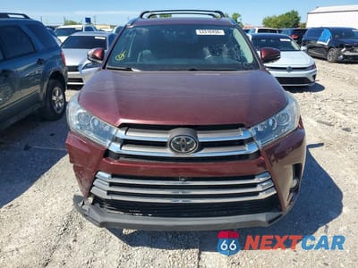 Piąte zdjęcie samochodu w środku: 2018 TOYOTA HIGHLANDER LIMITED PLATINUM VIN:5TDDZRFH9JS894765 - miniatura