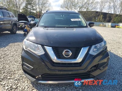 Piąte zdjęcie samochodu w środku: 2018 NISSAN ROGUE SV VIN:KNMAT2MV2JP593396 - miniatura