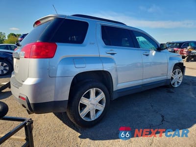 Trzecie zdjęcie samochodu z tyłu: 2012 GMC TERRAIN SLT VIN:2GKFLVE56C6147300 - miniatura