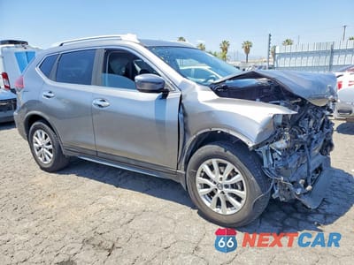 Czwarte zdjęcie samochodu z boku: 2018 NISSAN ROGUE SV VIN:KNMAT2MT2JP607232 - miniatura