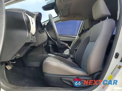 Zdjęcie 7 z 12 samochodu: 2018 TOYOTA COROLLA LE VIN:5YFBURHE8JP790236 - miniatura