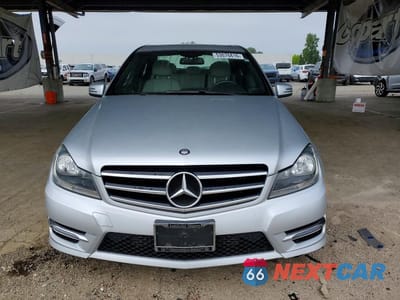 Piąte zdjęcie samochodu w środku: 2014 MERCEDES-BENZ C 250 VIN:WDDGF4HB5EA964529 - miniatura