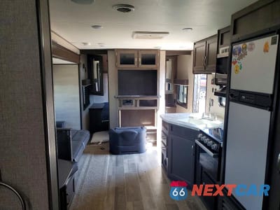 Piąte zdjęcie samochodu w środku: 2021 JAYCO JAY FLIGHT CAMPER VIN:1UJBJ0BP9M17W0461 - miniatura