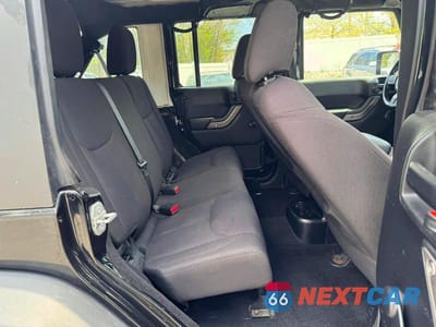 Zdjęcie 8 z 11 samochodu: 2015 JEEP WRANGLER UNLIMITED SPORT VIN:1C4BJWDG9FL542754 - miniatura