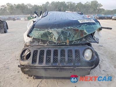 Piąte zdjęcie samochodu w środku: 2015 JEEP PATRIOT SPORT VIN:1C4NJPBAXFD326133 - miniatura