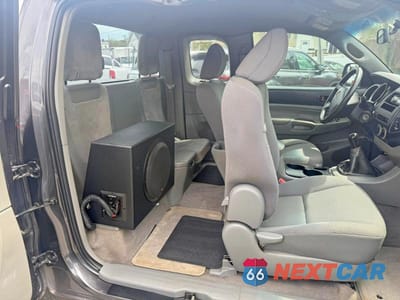 Piąte zdjęcie samochodu w środku: 2011 TOYOTA TACOMA ACCESS CAB VIN:5TFUX4ENXBX005161 - miniatura