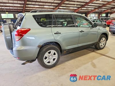 Trzecie zdjęcie samochodu z tyłu: 2008 TOYOTA RAV4 BASE VIN:JTMBK33V886037589 - miniatura