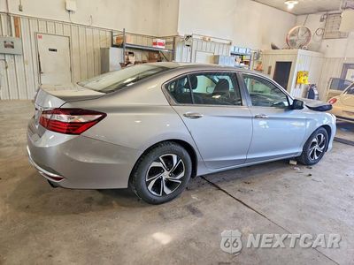 Trzecie zdjęcie samochodu z tyłu: 2017 HONDA ACCORD LX VIN:1HGCR2F35HA239597 - miniatura