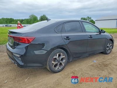 Trzecie zdjęcie samochodu z tyłu: 2019 KIA FORTE LXS VIN:3KPF24AD5KE013804 - miniatura
