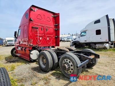 Trzecie zdjęcie samochodu z tyłu: 2019 FREIGHTLINER CASCADIA 1 VIN:3AKJHHDR0KSJX0944 - miniatura