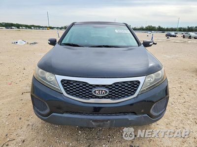 Piąte zdjęcie samochodu w środku: 2011 KIA SORENTO LX VIN:5XYKT3A19BG103133 - miniatura