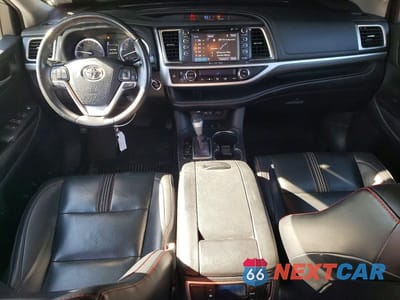 Zdjęcie 8 z 13 samochodu: 2019 TOYOTA HIGHLANDER SE VIN:5TDJZRFH3KS567220 - miniatura