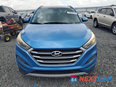 Piąte zdjęcie samochodu w środku: 2018 HYUNDAI TUCSON VALUE VIN:KM8J33A26JU696415 - miniatura
