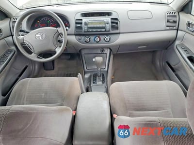 Zdjęcie 8 z 12 samochodu: 2005 TOYOTA CAMRY LE VIN:JTDBE32K453034684 - miniatura
