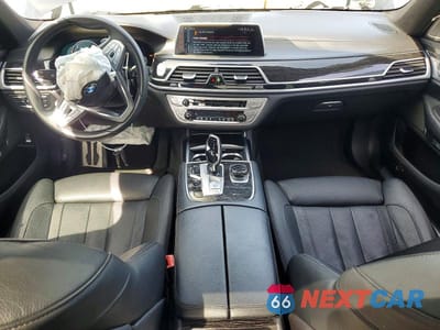Zdjęcie 8 z 13 samochodu: 2017 BMW 740 I VIN:WBA7E2C34HG740829 - miniatura